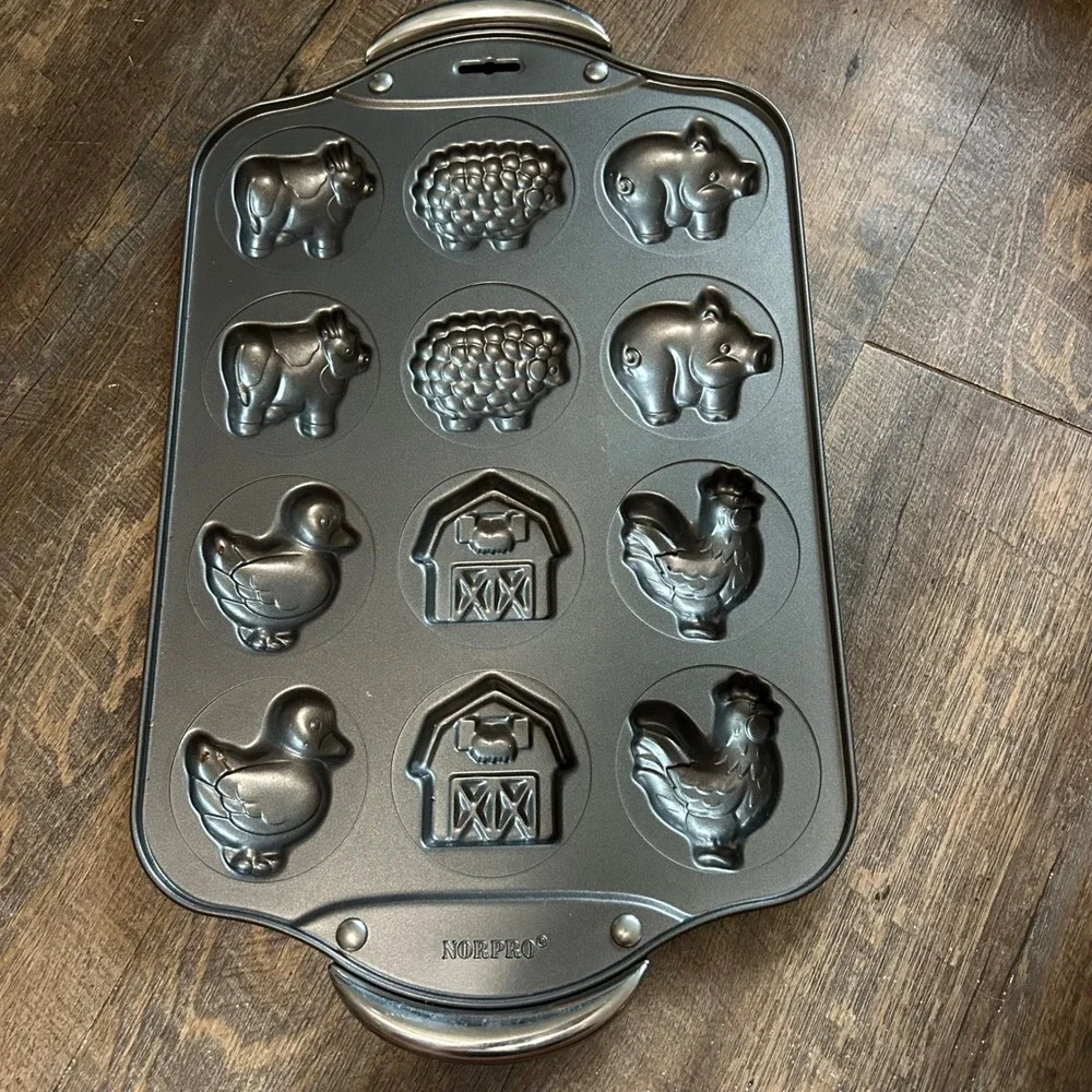Norpro Farm Animals Barnyard Nonstick 12 Cavity Muffin Pan Cast Aluminum Gray